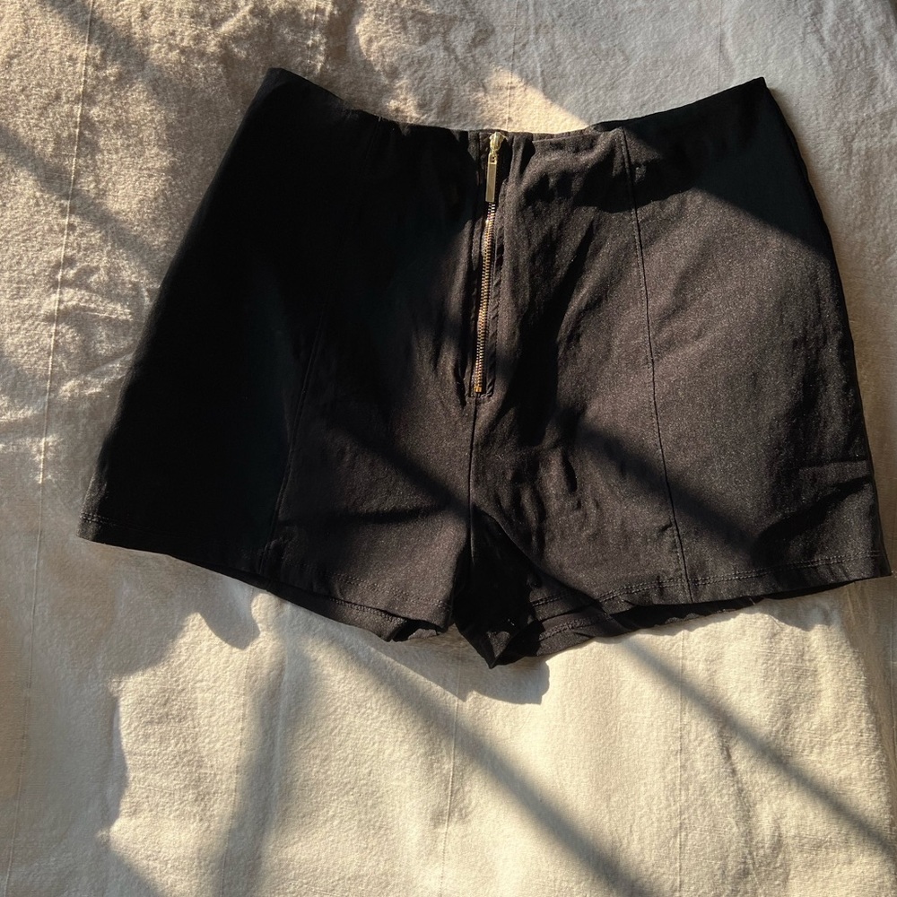 BLACK high waist SHORTS WITH ZIPPER- medium